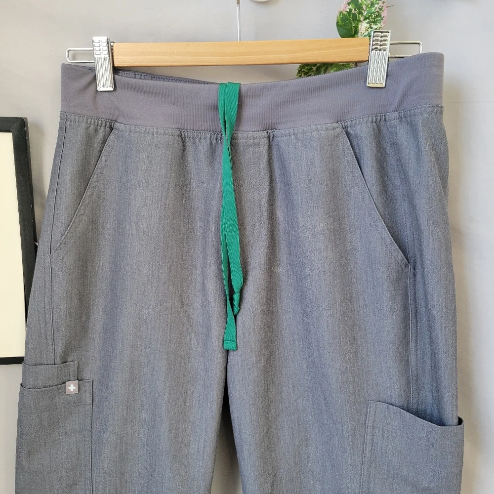 Figs Men's Axim Cargo Technical Collection Scrub Pants Gray Green S Short